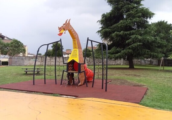 2021 Parco giochi con Drago Fantasy xfy 90 Thiene, Italia  - Holzhof